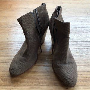 Dolce Vita Light Brown Tan Suede Perforated Booties Size 8.5